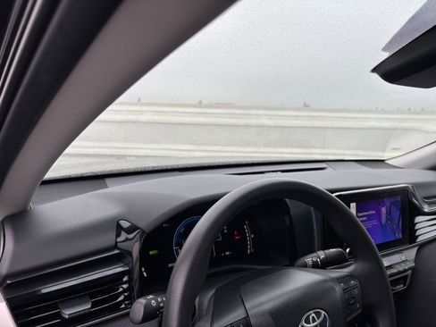 Used 2025 Toyota Camry LE image 32