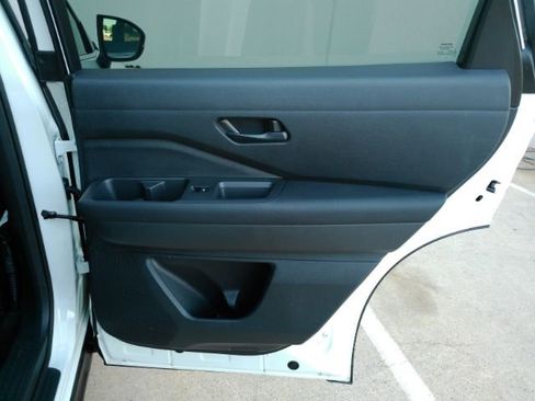 Used 2024 Nissan Pathfinder SV AWD/4WD image 24