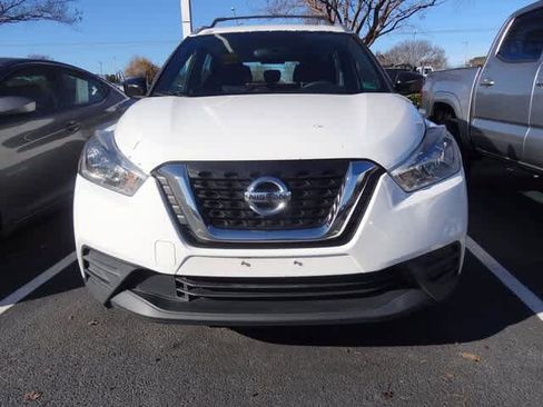 Used 2019 Nissan Kicks S w/ Exterior Package image 2