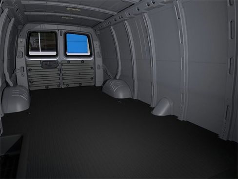 New 2025 Chevrolet Express 3500 Extended image 17