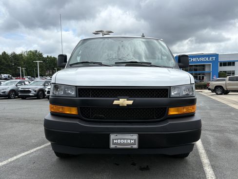 Used 2025 Chevrolet Express 2500 Extended RWD image 7
