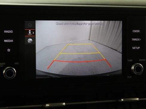 Used 2024 Kia Carnival LX image 12