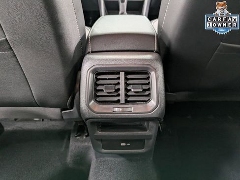 Used 2022 Volkswagen Taos SE image 25
