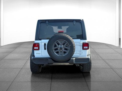 Used 2024 Jeep Wrangler Unlimited Sport AWD/4WD image 6