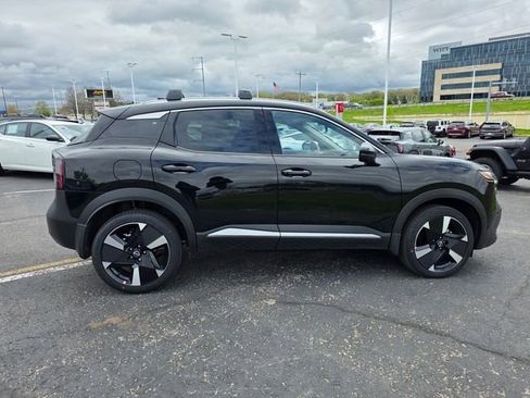 New 2026 Nissan Kicks SR w/ Cold Weather Package AWD/4WD image 2