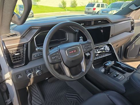 Used 2024 GMC Sierra 1500 AT4 w/ Technology Package AWD/4WD image 16
