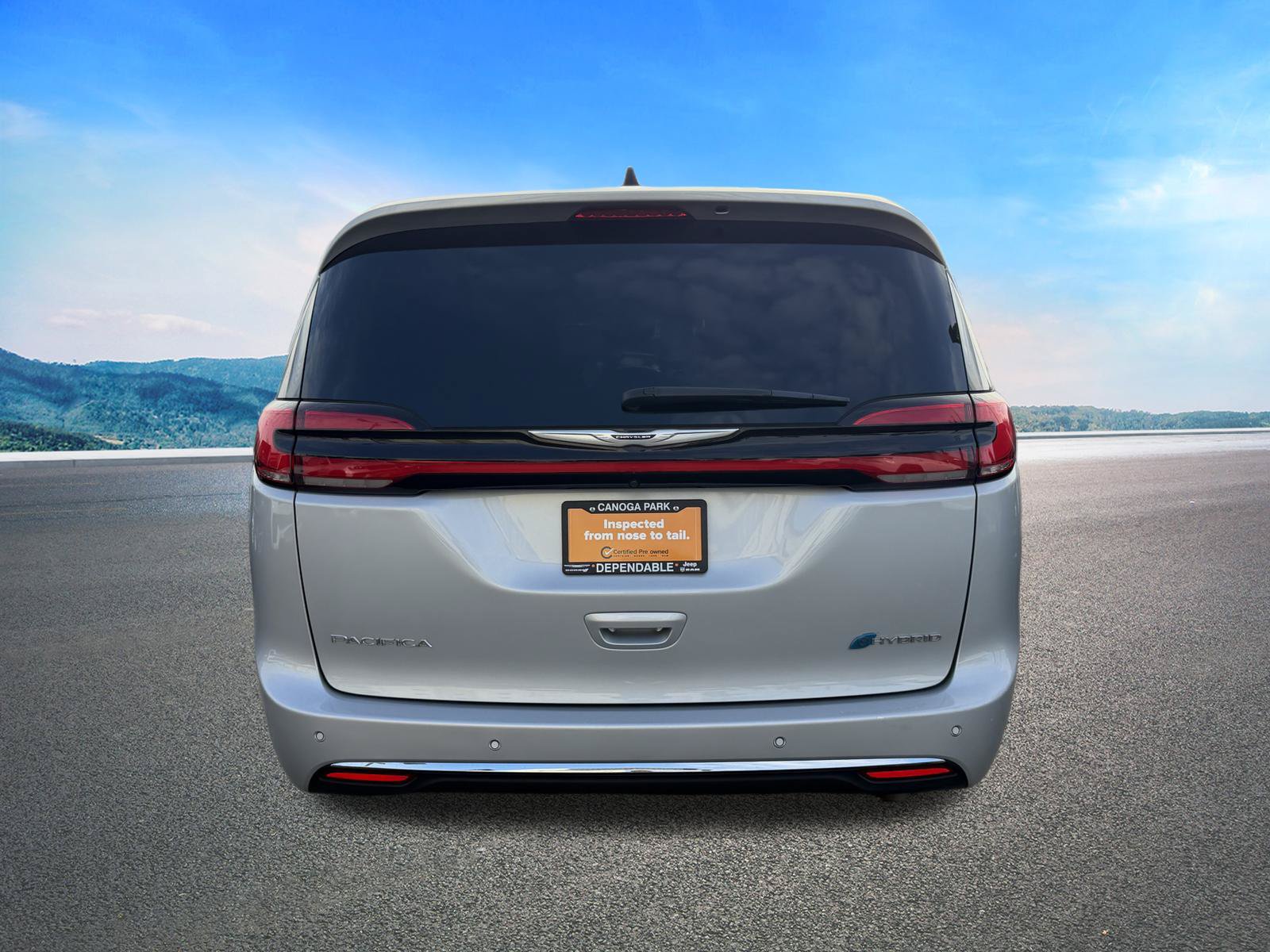 Certified 2024 Chrysler Pacifica Limited FWD image 9