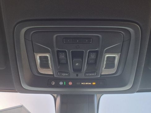 Used 2020 Chevrolet Silverado 1500 High Country w/ Technology Package RWD image 10