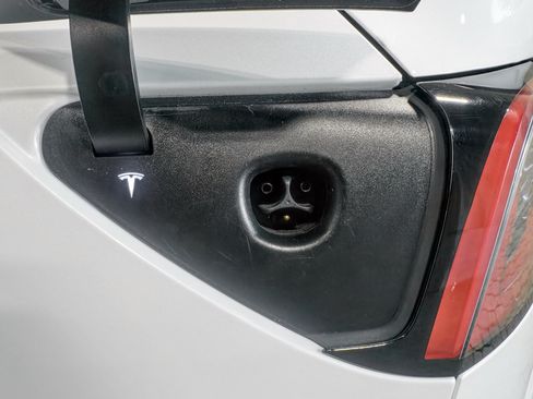 Used 2022 Tesla Model Y Performance AWD/4WD image 5