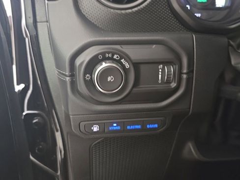 Used 2025 Jeep Wrangler Unlimited Rubicon 4xe w/ Convenience Group AWD/4WD image 28