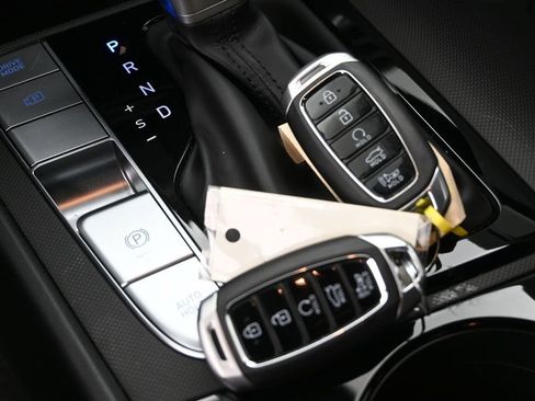 Used 2023 Hyundai Elantra SEL w/ Convenience Package FWD image 15