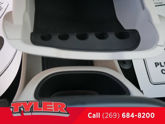 Used 2024 Chrysler Pacifica Limited FWD image 35