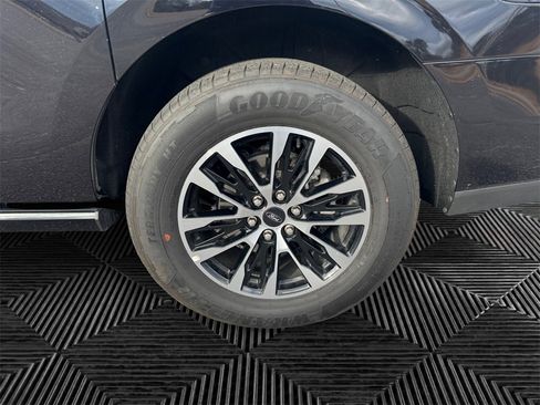 Certified 2025 Ford Expedition Max Platinum image 14