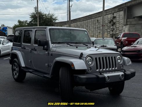 Used 2018 Jeep Wrangler Unlimited Sahara AWD/4WD image 12