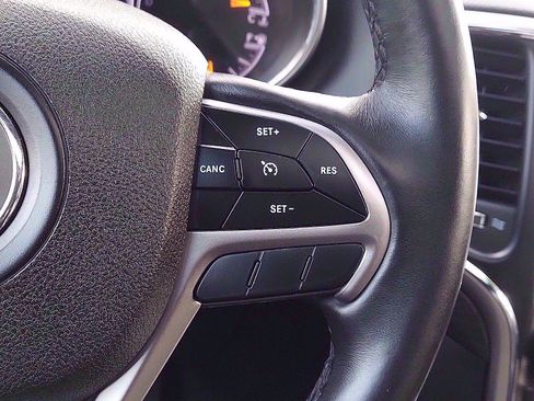 Used 2018 Jeep Grand Cherokee Altitude AWD/4WD image 22