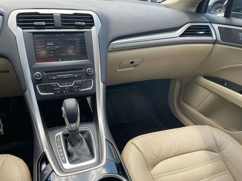 Used 2016 Ford Fusion SE FWD image 16