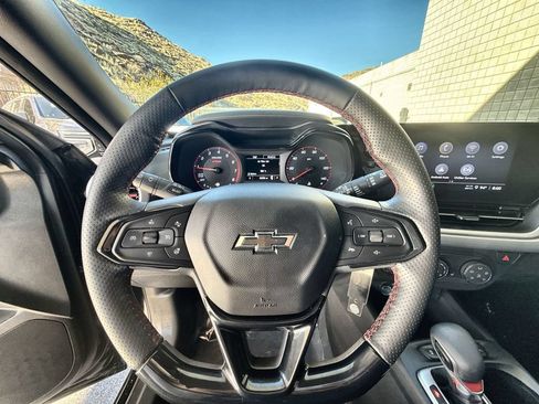 Used 2025 Chevrolet Trax RS w/ Sunroof Package FWD image 11