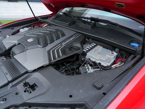 Used 2019 Lamborghini Urus image 16