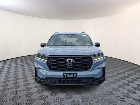 Used 2025 Honda Pilot Sport image 2