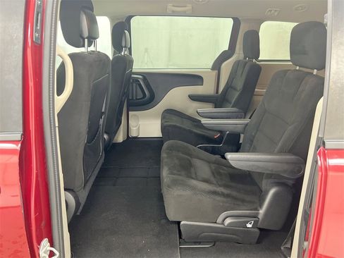 Used 2016 Dodge Grand Caravan SXT w/ Rear Park Assist Package image 21