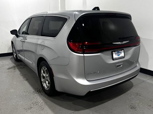 Used 2024 Chrysler Pacifica Limited image 43