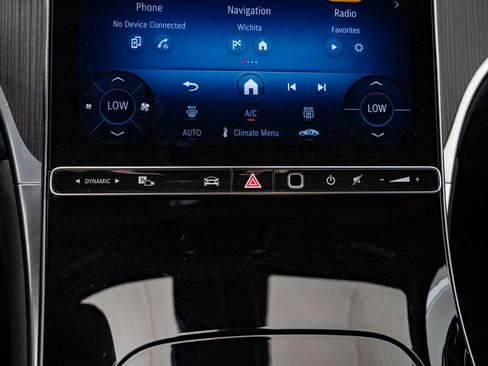 Used 2025 Mercedes-Benz GLC 300 4MATIC image 36