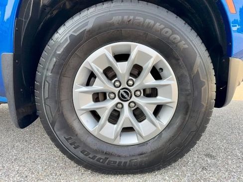 Used 2024 Nissan Frontier SV AWD/4WD image 30