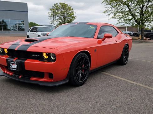 Used 2016 Dodge Challenger SRT Hellcat RWD image 2