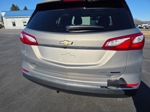 Used 2018 Chevrolet Equinox Premier image 3