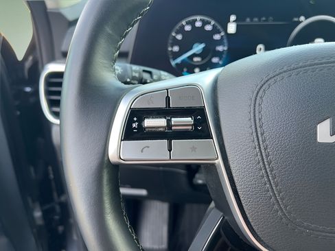 Used 2025 Kia Telluride SX w/ SX Captain's Chair Package AWD/4WD image 21