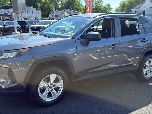 Used 2021 Toyota RAV4 LE AWD/4WD image 3