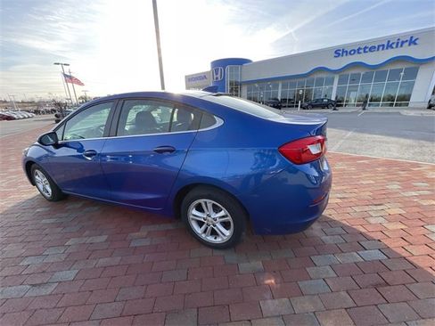 Used 2017 Chevrolet Cruze LT image 14