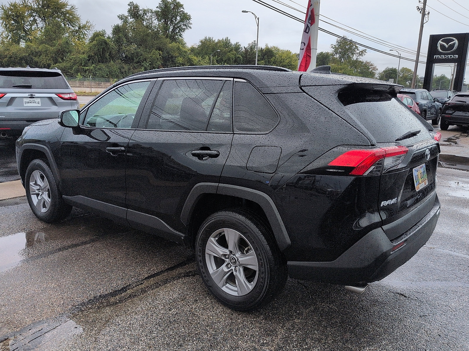 Used 2025 Toyota RAV4 XLE AWD/4WD image 5