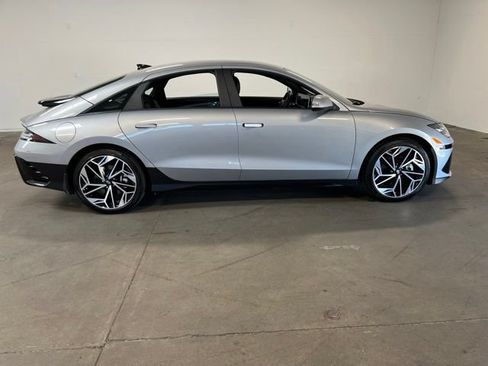 Used 2025 Hyundai Ioniq 6 SEL RWD image 2