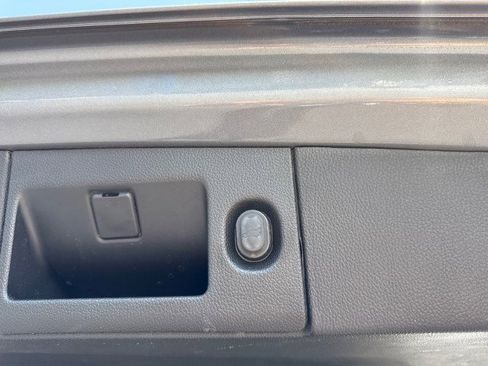 Used 2020 Chevrolet Suburban LT RWD image 21