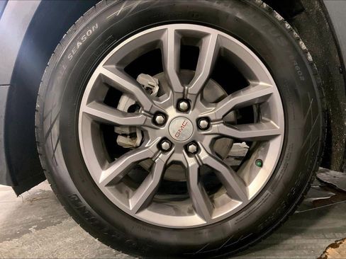 Used 2024 GMC Terrain SLT image 9