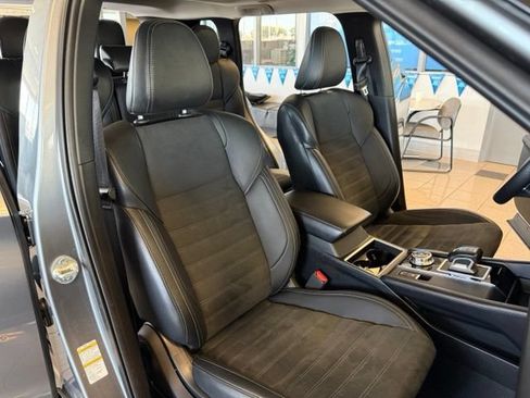 Used 2024 Mitsubishi Outlander SE AWD/4WD image 24