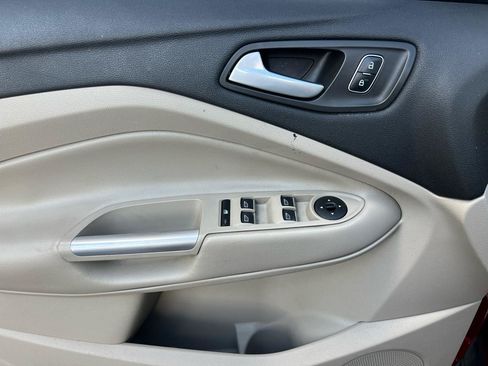 Used 2019 Ford Escape SE FWD image 16