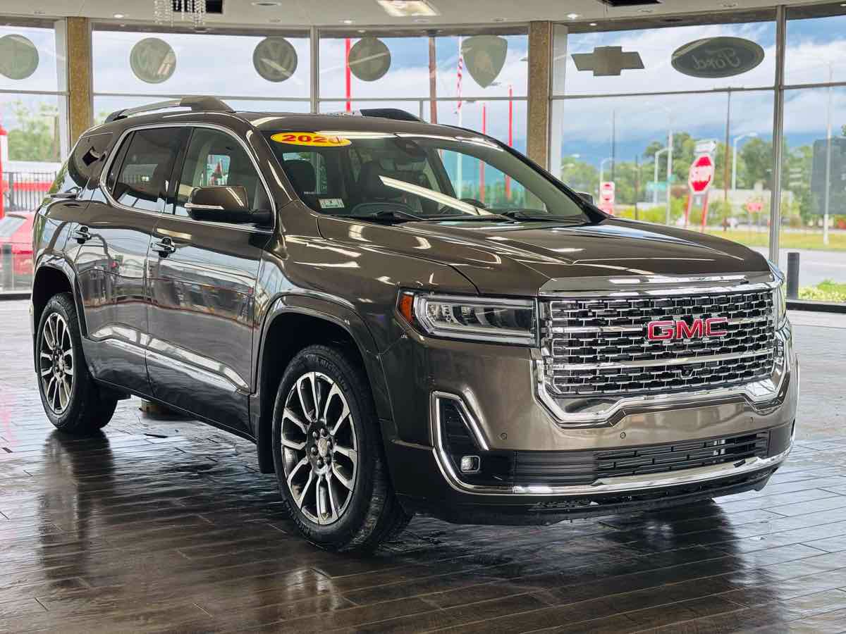 Used 2020 GMC Acadia Denali w/ Technology Package AWD/4WD image 4