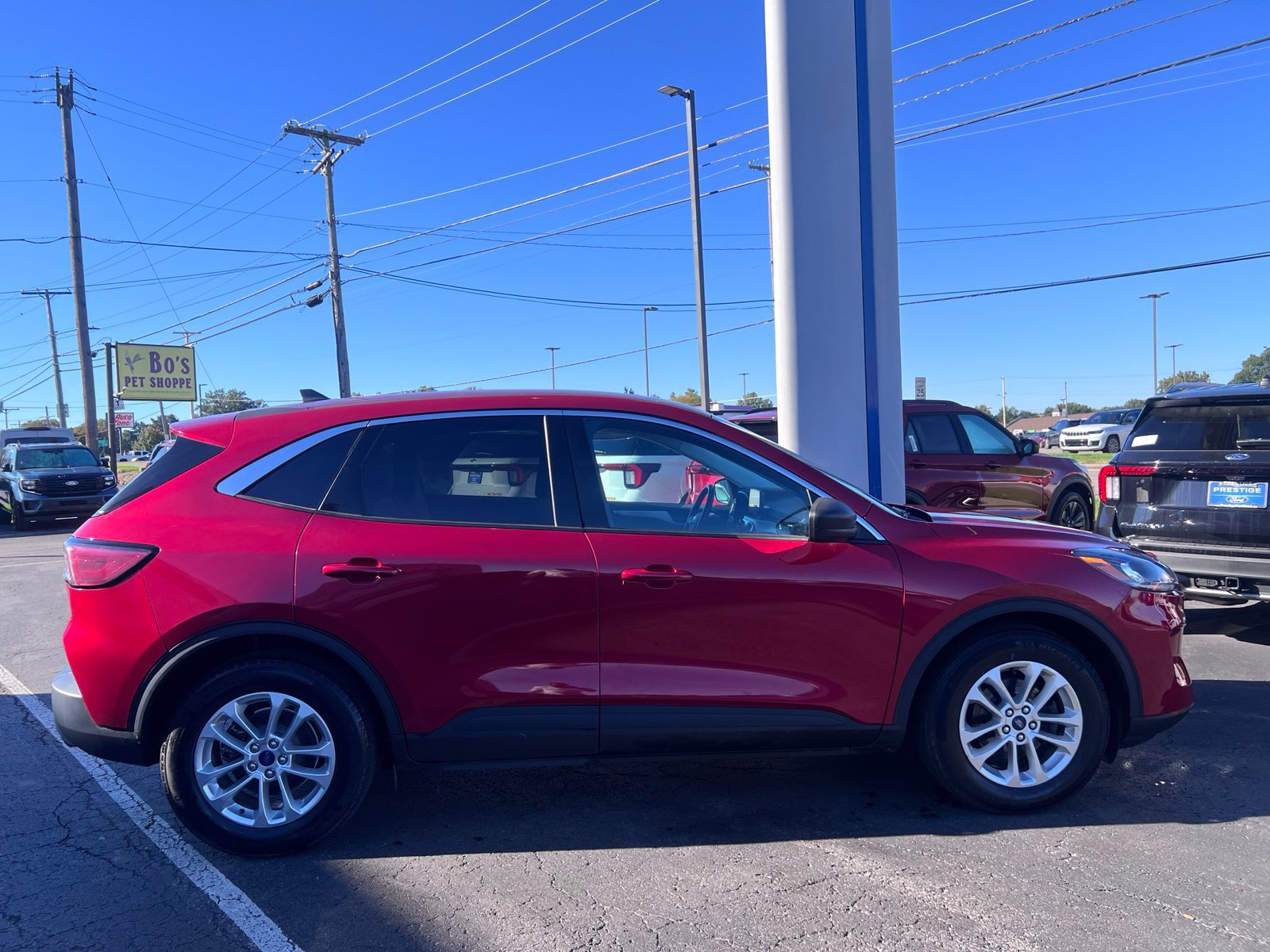 Used 2022 Ford Escape SE w/ Convenience Package FWD image 9