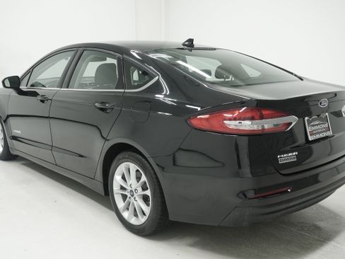 Used 2019 Ford Fusion SE FWD image 6