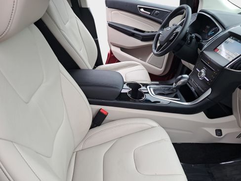 Used 2018 Ford Edge Titanium w/ Technology Package AWD/4WD image 10