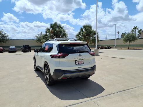 Used 2023 Nissan Rogue SL w/ SL Premium Package FWD image 3