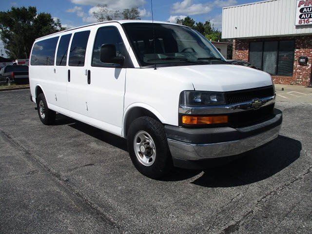 Used 2018 Chevrolet Express 3500 LT w/ LT Preferred Equipment Group RWD image 2