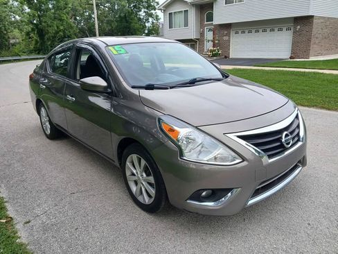 Used 2015 Nissan Versa w/ SL Tech Package FWD image 4
