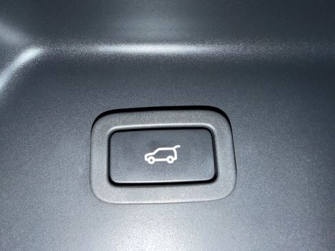 Used 2020 Land Rover Range Rover HSE image 19