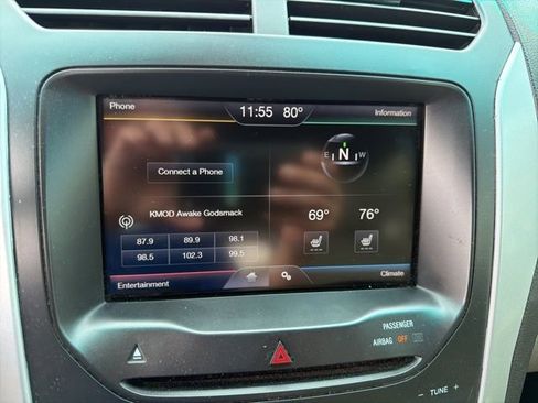 Used 2015 Ford Explorer XLT w/ Equipment Group 202B FWD image 12