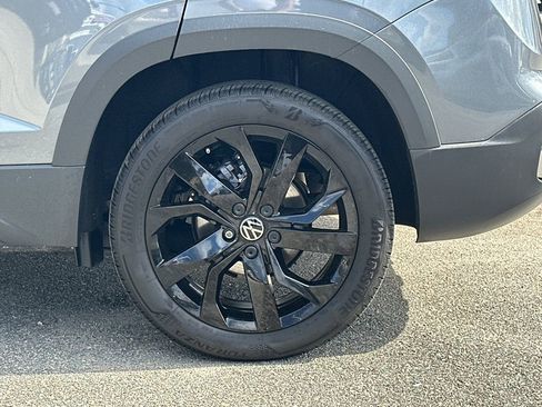 Used 2024 Volkswagen Taos SE image 19