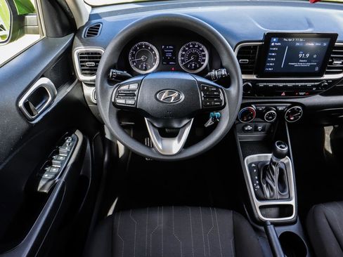 Used 2021 Hyundai Venue SE image 23