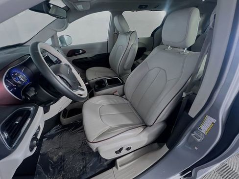 Used 2020 Chrysler Pacifica Limited FWD image 10